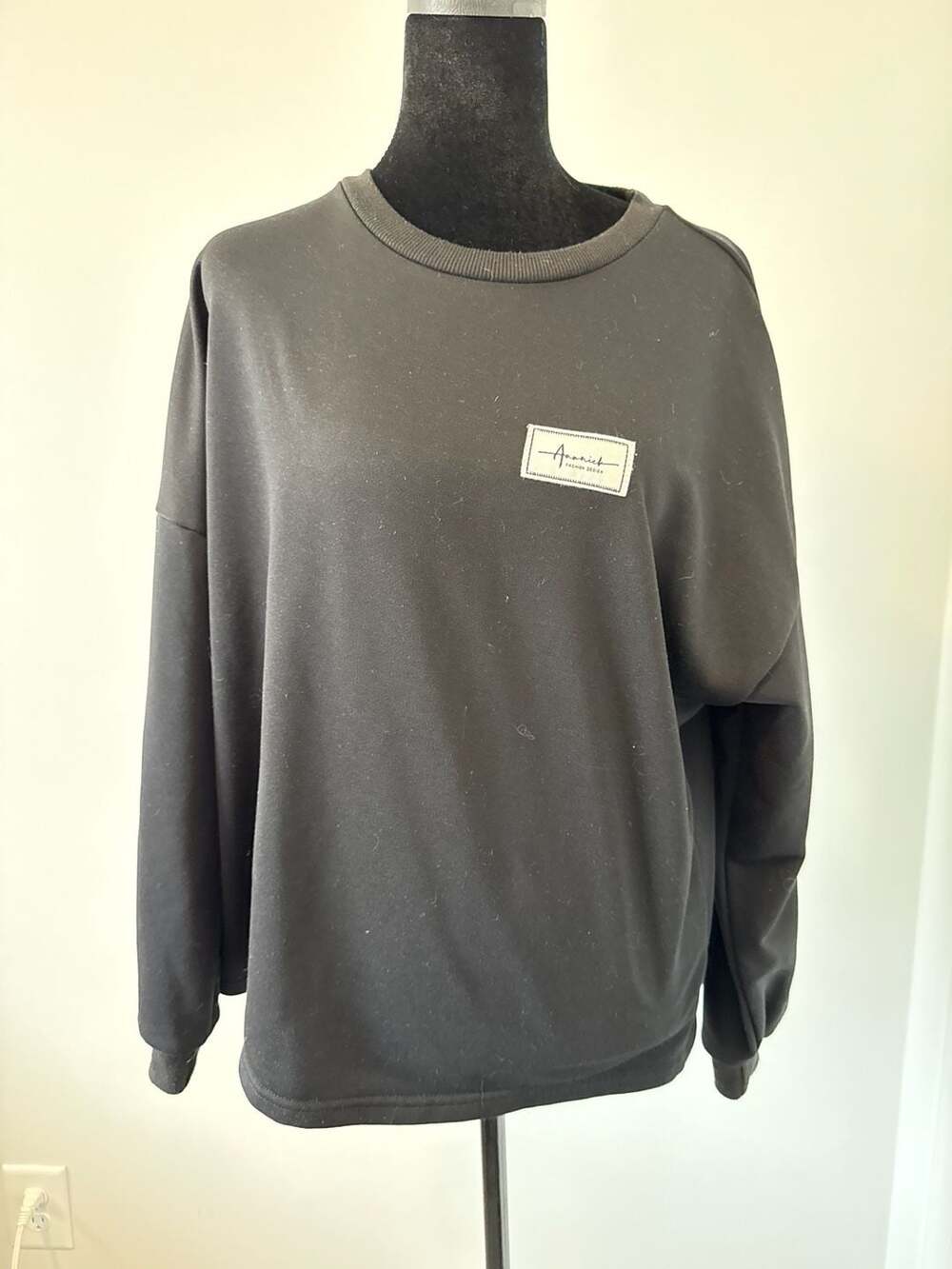 YOZY Aannick Fashion Design Black Crewneck Sweatshirt Size S